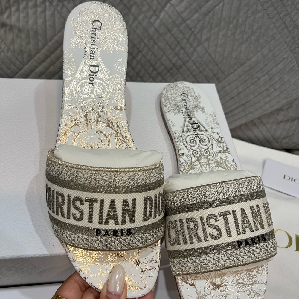 BRAND NEW DWAY SANDALS WHITE & GOLD SIZE 40